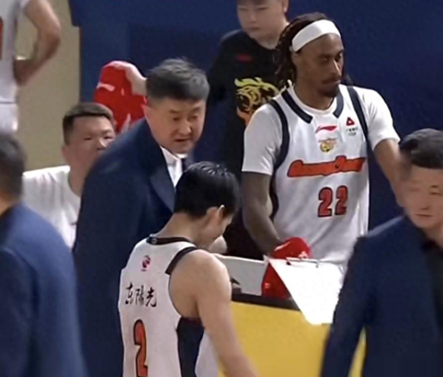 博鱼体育官网-不是张皓嘉！不是杜润旺！杜锋训斥2人10中0，奎因失误徐杰挨批